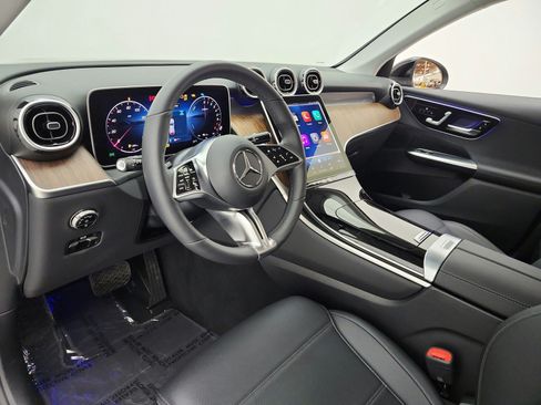 Used 2025 Mercedes-Benz GLC 350e 4MATIC image 12
