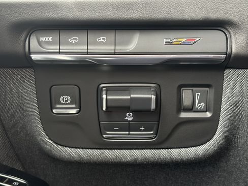 Used 2025 Cadillac Escalade V AWD/4WD image 35