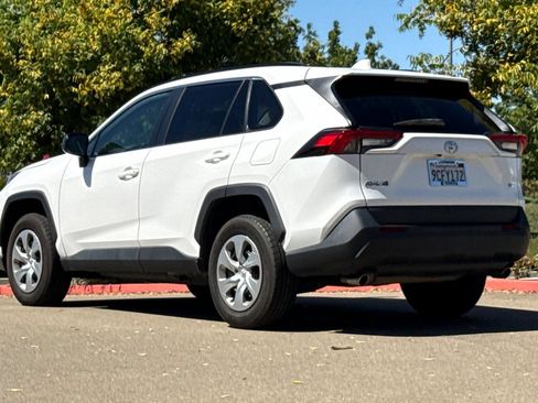 Used 2021 Toyota RAV4 LE FWD image 6