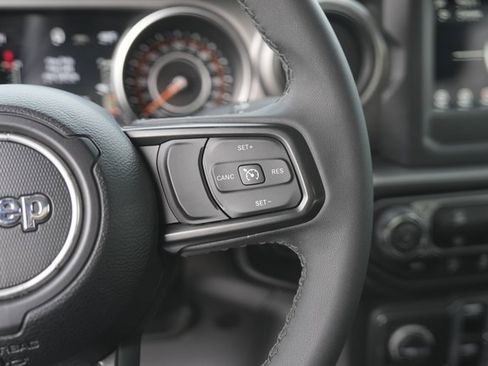 Used 2023 Jeep Gladiator Willys image 23