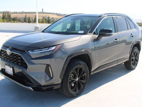 Used 2022 Toyota RAV4 XSE AWD/4WD image 6