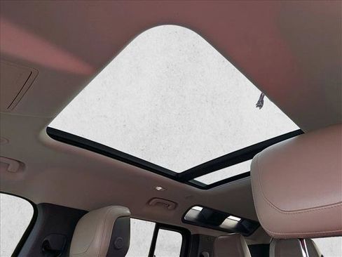 Used 2020 Land Rover Defender 110 HSE image 19