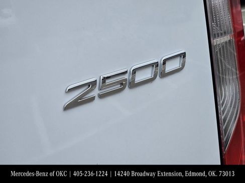 Used 2025 Mercedes-Benz Sprinter 2500 image 9