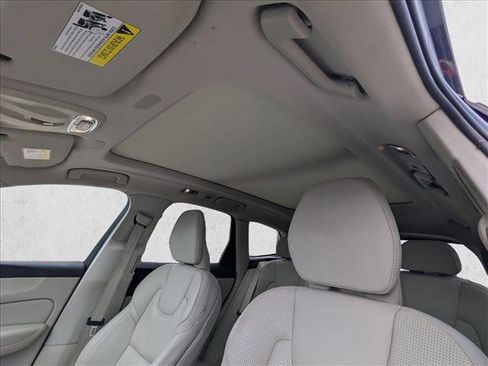 Used 2021 Volvo XC60 T5 Inscription w/ Advanced Package image 11