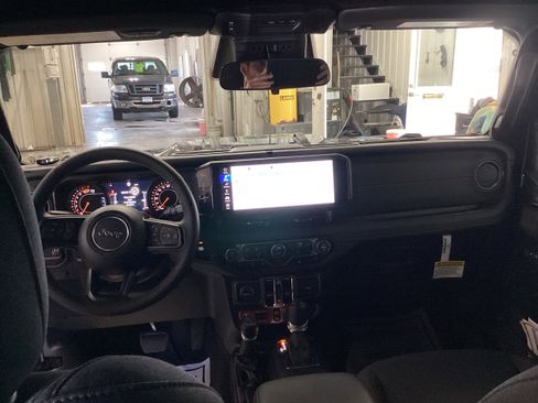 New 2026 Jeep Wrangler Unlimited Rubicon AWD/4WD image 14