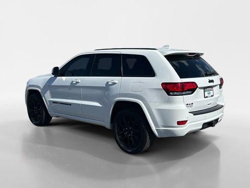 Used 2022 Jeep Grand Cherokee Laredo X AWD/4WD image 3