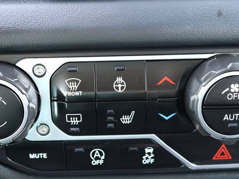 Used 2024 Jeep Wrangler Unlimited Sahara w/ Technology Group AWD/4WD image 25
