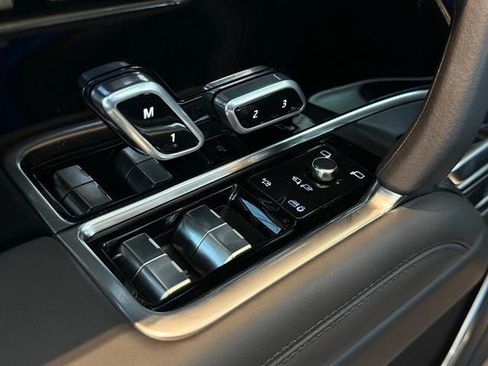 New 2025 Land Rover Range Rover Long Wheelbase SE AWD/4WD image 13
