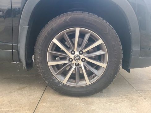 Used 2019 Toyota Highlander XLE image 9