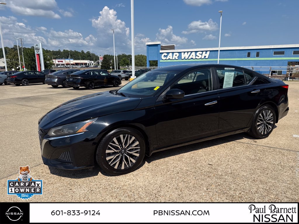 Used 2024 Nissan Altima 2.5 SV FWD image 2