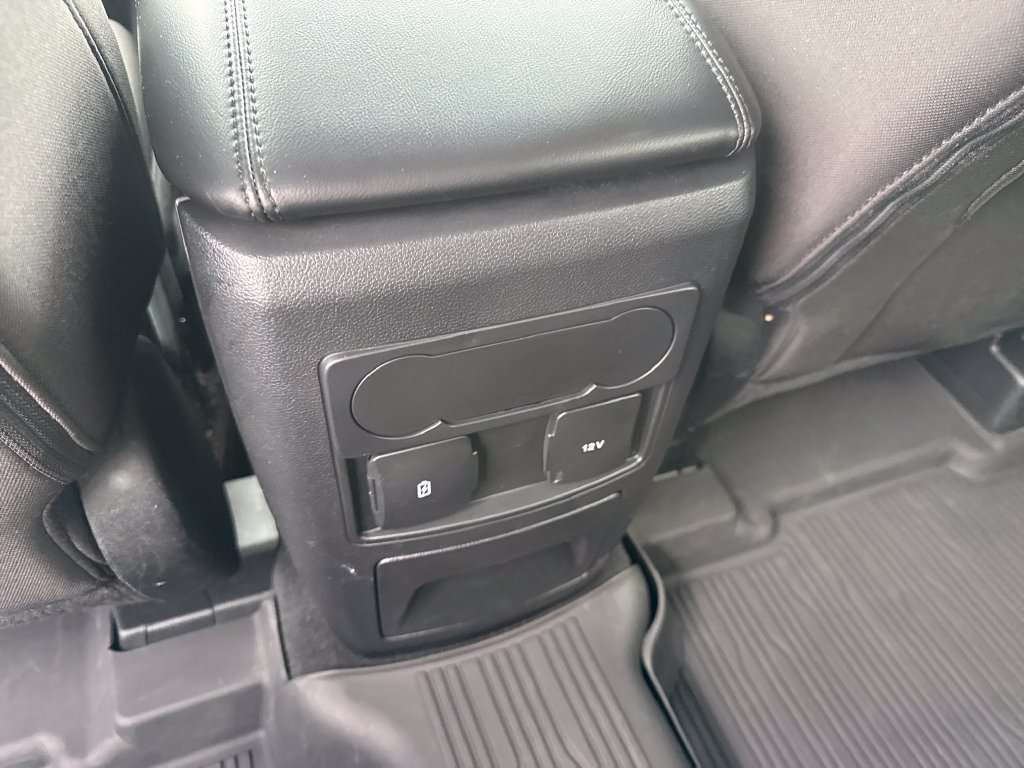 Used 2023 Ford Explorer XLT AWD/4WD image 19