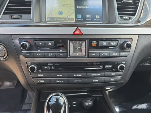 Used 2015 Hyundai Genesis 3.8 w/ Option Group 03 image 23