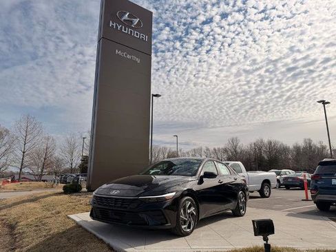 New 2025 Hyundai Elantra SEL image 1