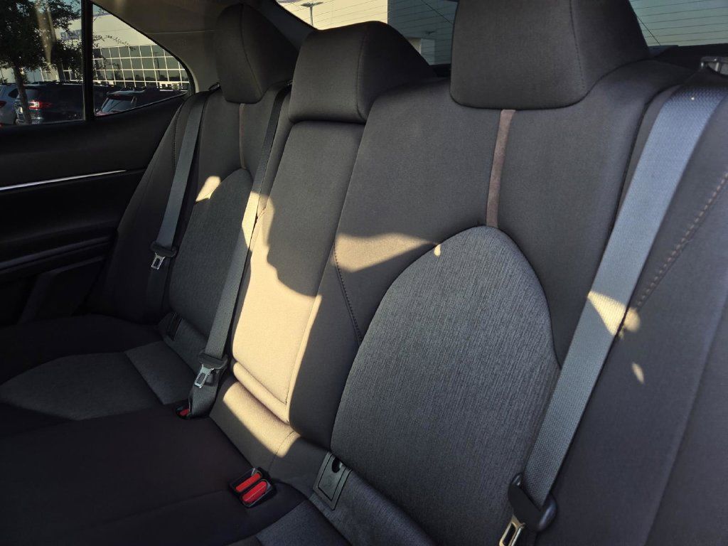 Used 2020 Toyota Camry LE FWD image 12