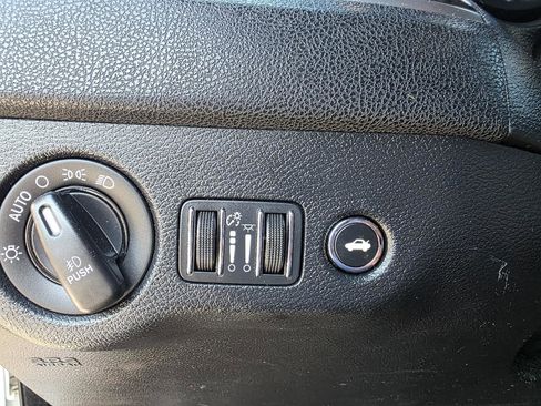 Used 2014 Chrysler 300 C image 15