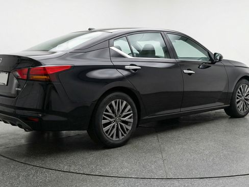 Used 2025 Nissan Altima 2.5 SV image 9