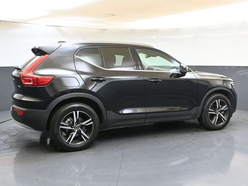 Certified 2025 Volvo XC40 B5 Core image 6