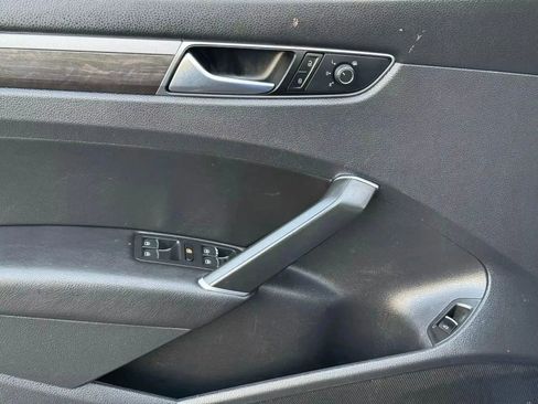 Used 2017 Volkswagen Passat 1.8T SE image 22