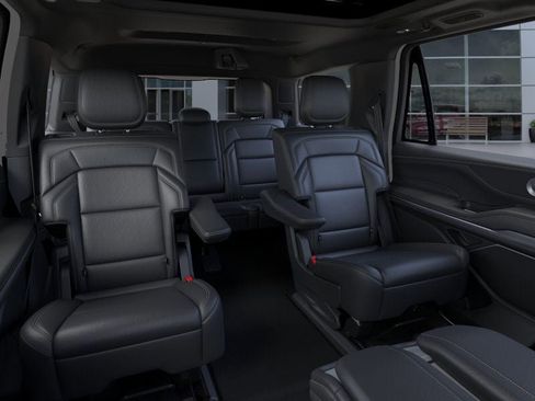 New 2026 Lincoln Navigator Reserve w/ Jet Appearance Package image 11