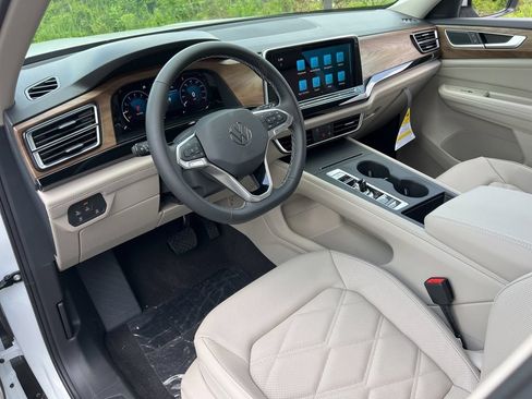 New 2026 Volkswagen Atlas SE FWD image 14