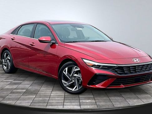 Used 2025 Hyundai Elantra SEL FWD image 10