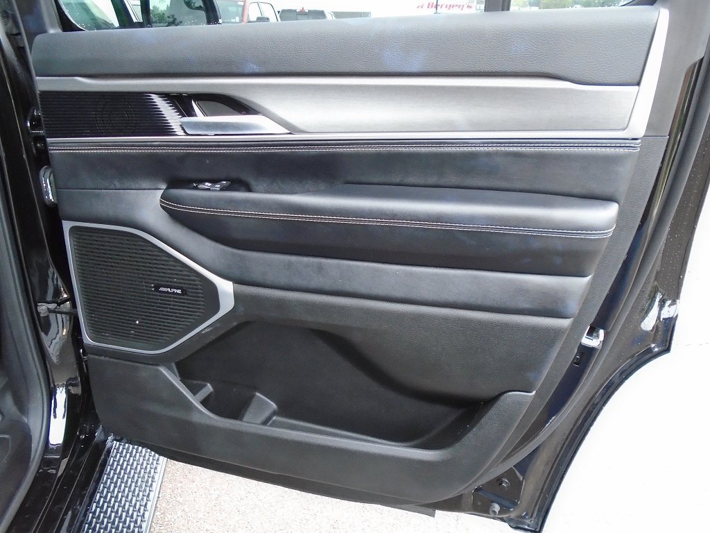 Certified 2025 Jeep Wagoneer Series II AWD/4WD image 9