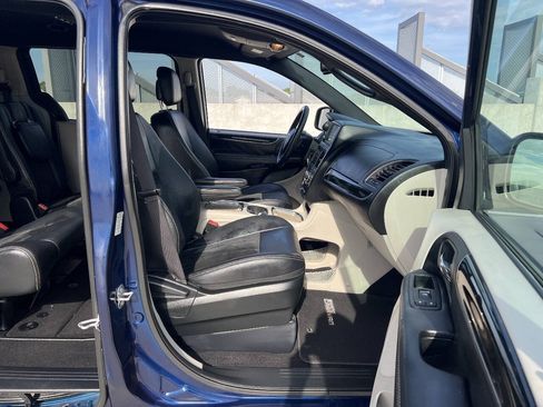Used 2017 Dodge Grand Caravan SXT FWD image 20