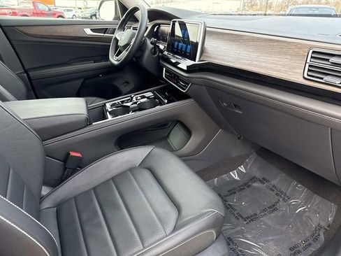 Certified 2025 Volkswagen Atlas SEL image 17