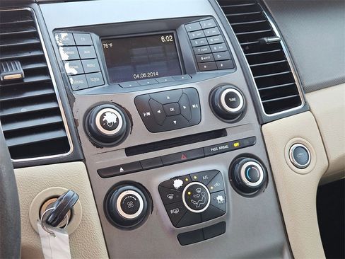 Used 2017 Ford Taurus SE image 19