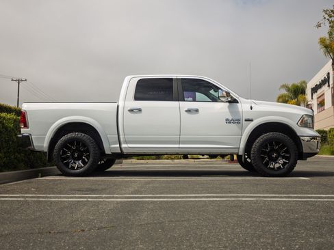 Used 2014 RAM 1500 Laramie w/ Convenience Group AWD/4WD image 4