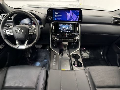 Used 2025 Lexus LX 600 4WD w/ Accessory Package (2T) image 27