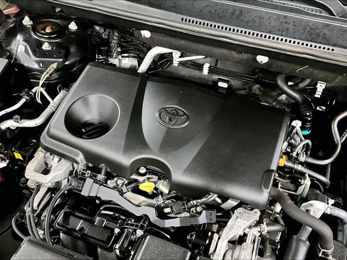 Used 2021 Toyota RAV4 XLE AWD/4WD image 33
