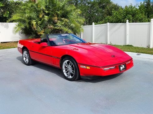 Used 1990 Chevrolet Corvette Convertible RWD image 2