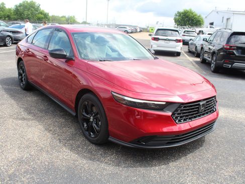 New 2025 Honda Accord SE image 1