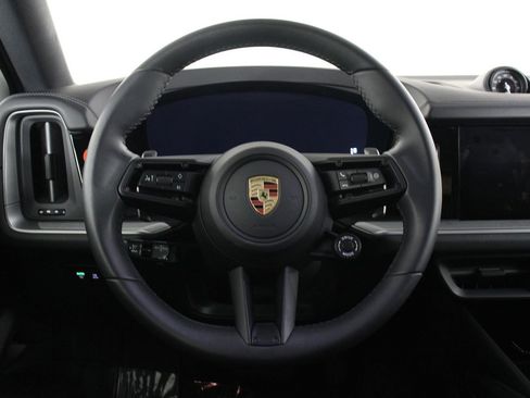 Certified 2025 Porsche Cayenne Coupe image 12