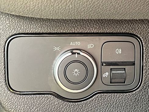 Used 2025 Mercedes-Benz Sprinter 2500 image 19