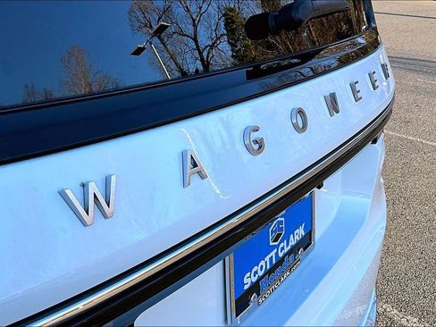 Used 2024 Jeep Wagoneer L Series II w/ Flexible Seating Group image 23