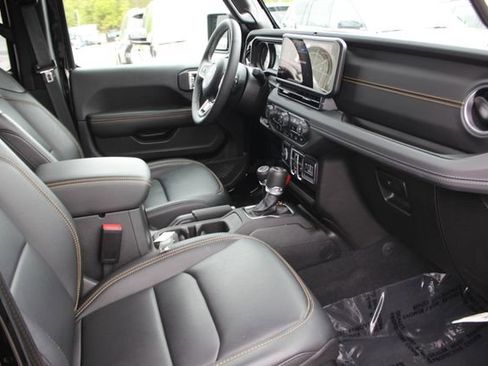 Used 2025 Jeep Wrangler Unlimited Sahara w/ Dual Top Group AWD/4WD image 31