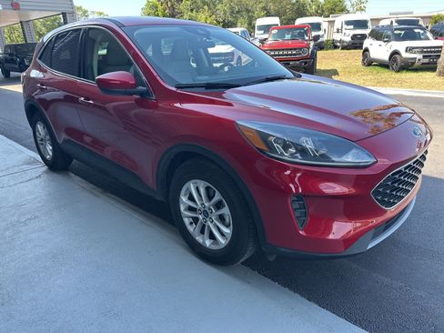 Used 2020 Ford Escape SE FWD image 2