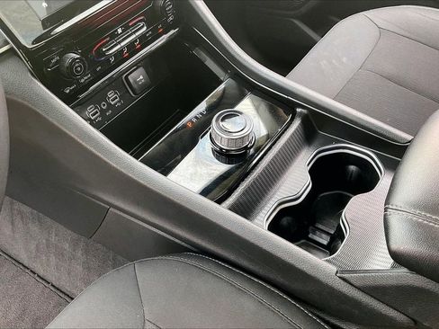 Certified 2023 Jeep Grand Cherokee Laredo X image 32