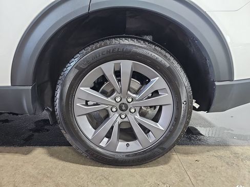 Used 2024 Ford Explorer XLT w/ Equipment Group 202A AWD/4WD image 76