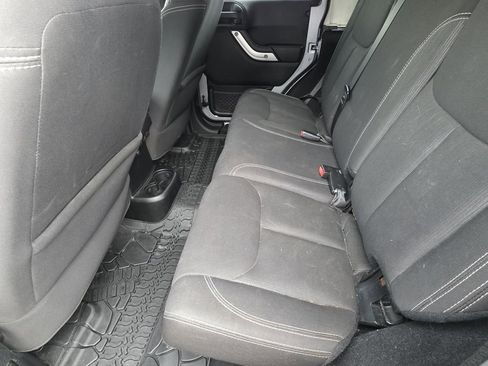 Used 2015 Jeep Wrangler Unlimited Sahara AWD/4WD image 10