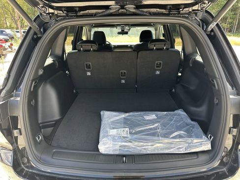 New 2025 Jeep Grand Cherokee Altitude image 18