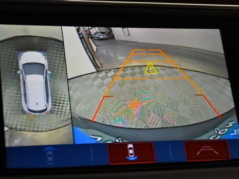 Used 2018 Buick Enclave Avenir w/ Avenir Technology Package AWD/4WD image 27
