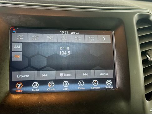 Used 2019 Jeep Cherokee Latitude w/ Popular Appearance Group image 21