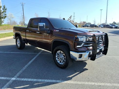 Used 2024 Chevrolet Silverado 2500 LTZ w/ LTZ Plus Package image 3