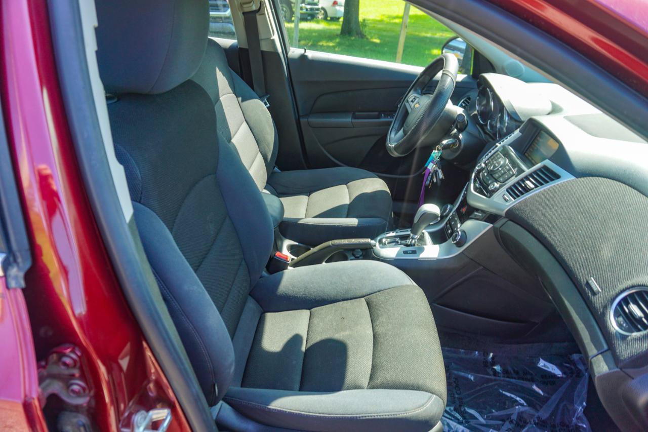 Used 2016 Chevrolet Cruze LT FWD image 17