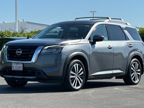Certified 2024 Nissan Pathfinder Platinum w/ Cargo Package AWD/4WD image 8