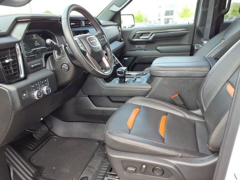 Used 2024 GMC Sierra 1500 AT4 w/ Technology Package AWD/4WD image 10