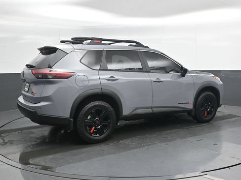 Used 2025 Nissan Rogue SV AWD/4WD image 2